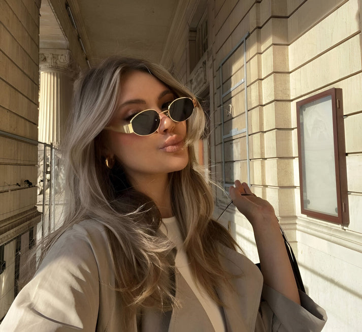 Elisandre™ | Dames Retro Ovale Zonnebril | Luxe Gouden Statement Montuur met UV-Bescherming en Brede Pootjes