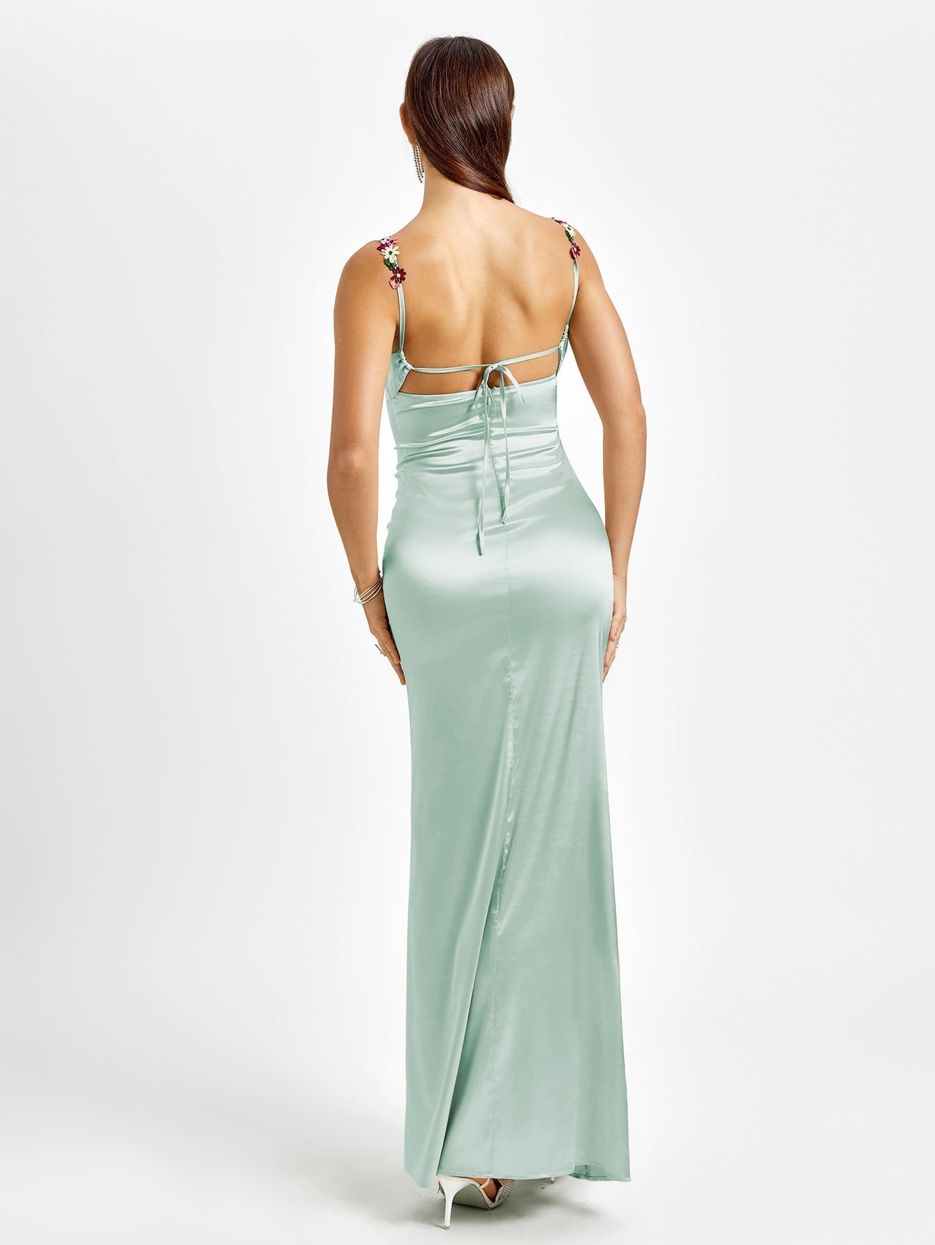Serelina™ | Dames Satijnen Avondjurk met Bloemenbandjes | Luxe Gala Maxi-Jurk met Watervalhals en Glanzende Aansluitende Pasvorm