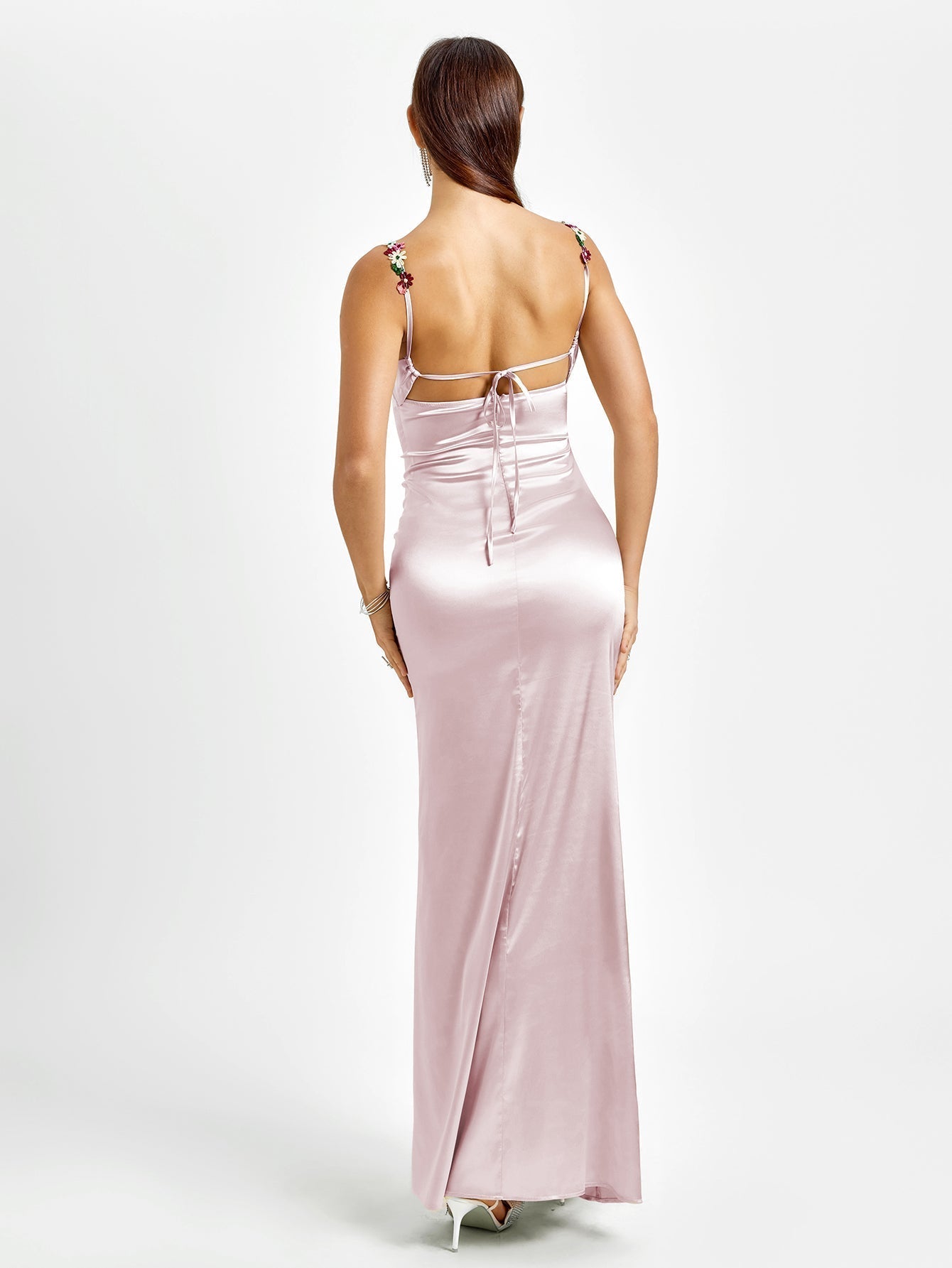 Serelina™ | Dames Satijnen Avondjurk met Bloemenbandjes | Luxe Gala Maxi-Jurk met Watervalhals en Glanzende Aansluitende Pasvorm