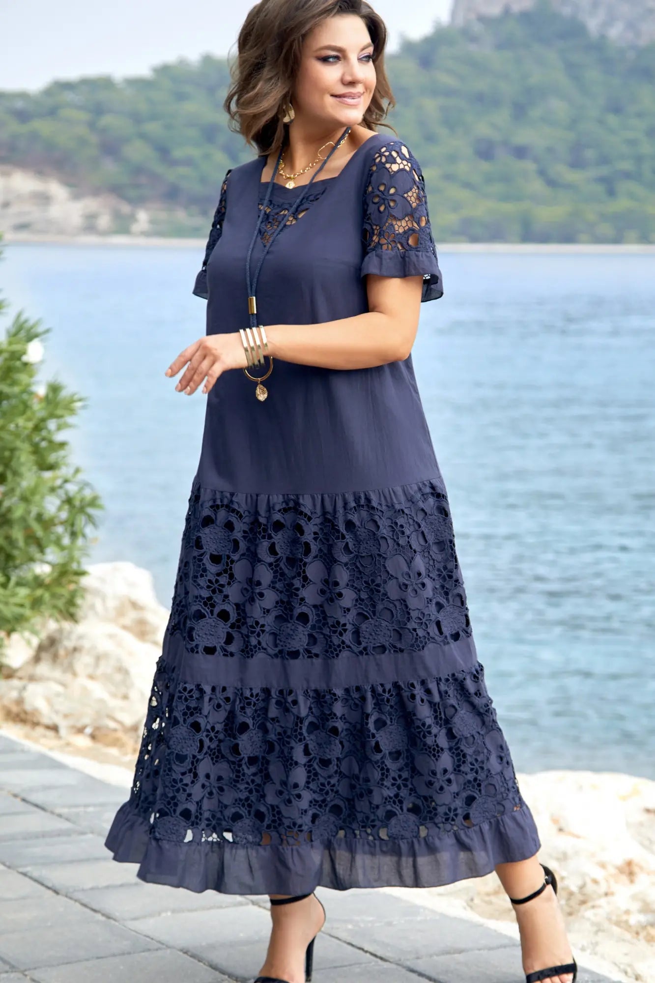 Marelle | Maxi-Jurk Dames | Marineblauw | Luchtige Zomerjurk | Korte Mouwen | Kanten Bloemen Details | Elegant & Casual