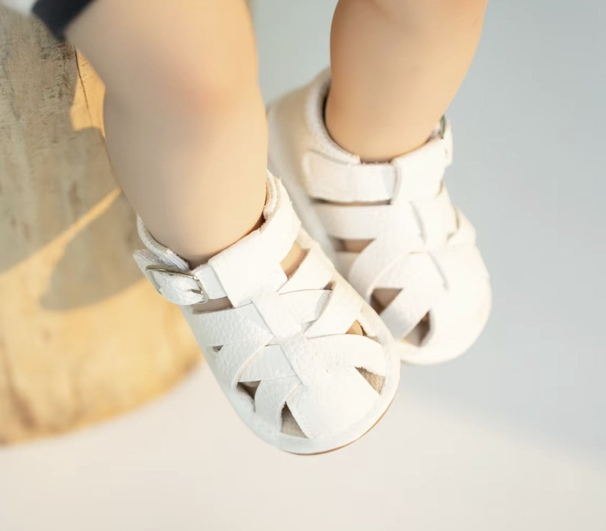 Aeris™ | Wit Leren Babysandalen met Gesp en Flexibele Antislip Zool
