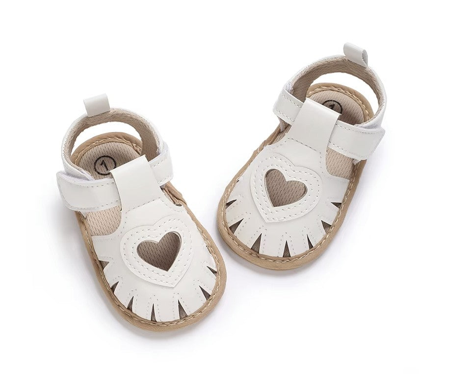 LoviSteps™ | Barefoot Babysandalen met Hartjesuitsnede, Klittenbandsluiting en Gesloten Neus