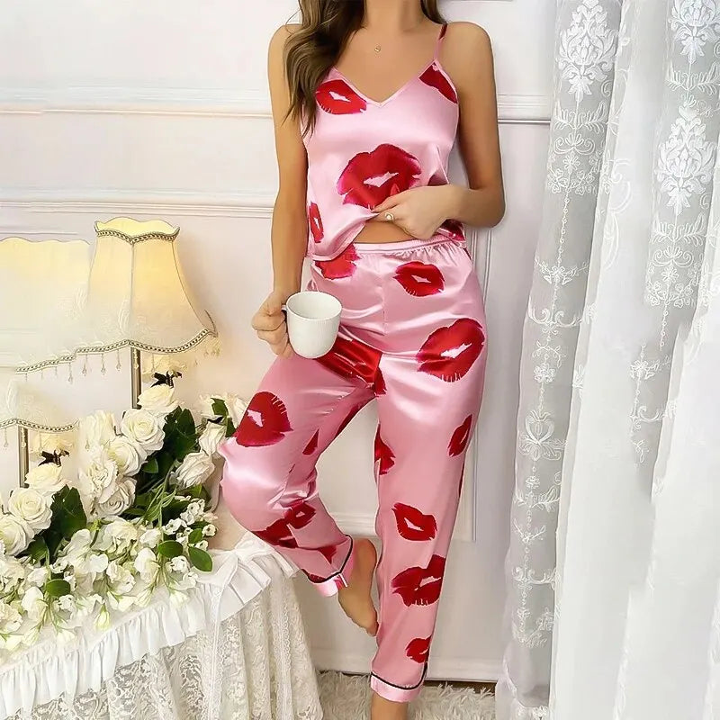 Sienna | Satijnen Pyjamaset Dames met Lipprint in Roze & Rood