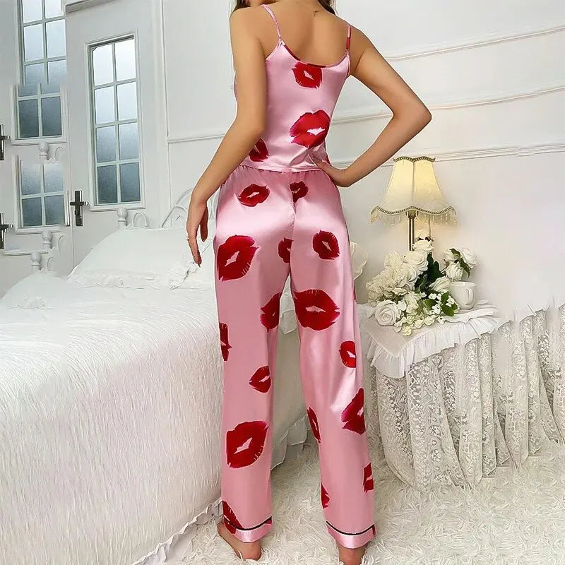 Sienna | Satijnen Pyjamaset Dames met Lipprint in Roze & Rood