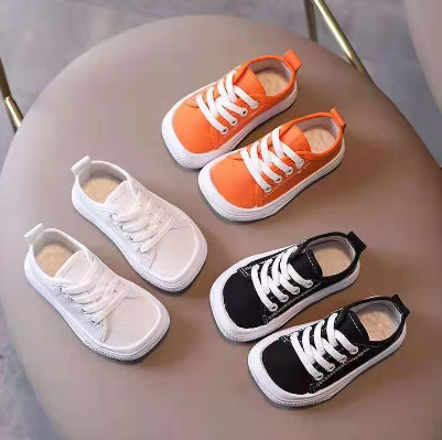 FlexiFeet™ | Barefoot Kindersneakers met Platte Zool en Brede Pasvorm | Minimalistische Canvas Schoenen voor Natuurlijke Voetontwikkeling