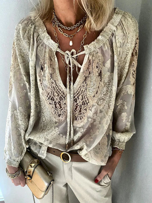 Elanora™ | Transparante Boho Blouse Dames | Luchtige V-Hals Top met Kantdetails en Striksluiting voor Zomer of Festival