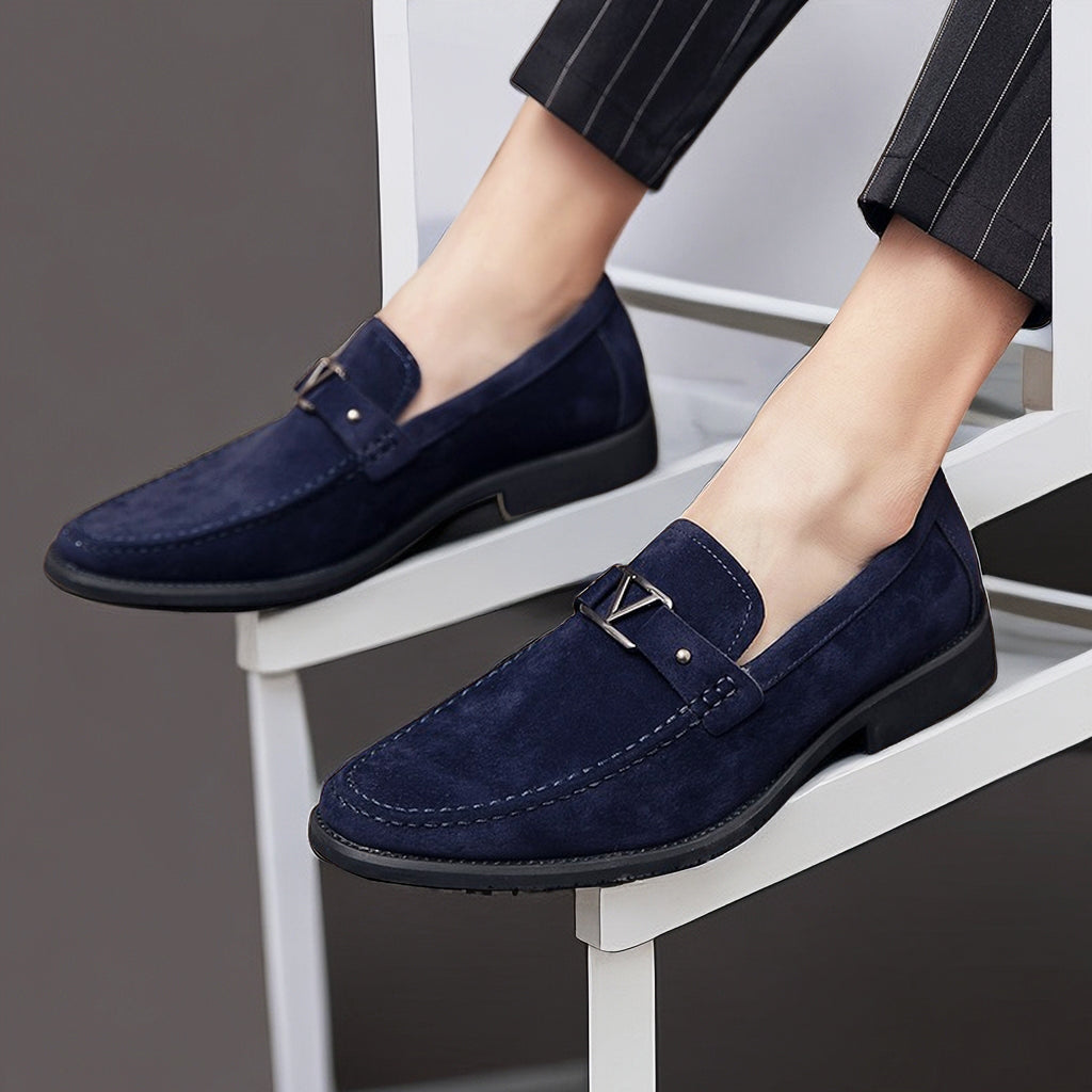 Antonio™ | Handgemaakte Suède Loafers met Gunmetal Gespen