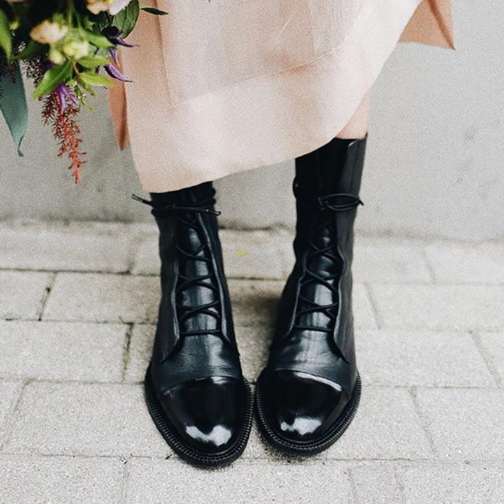 Lorena | Zwarte Leren Veterlaarzen Met Glanzende Neus