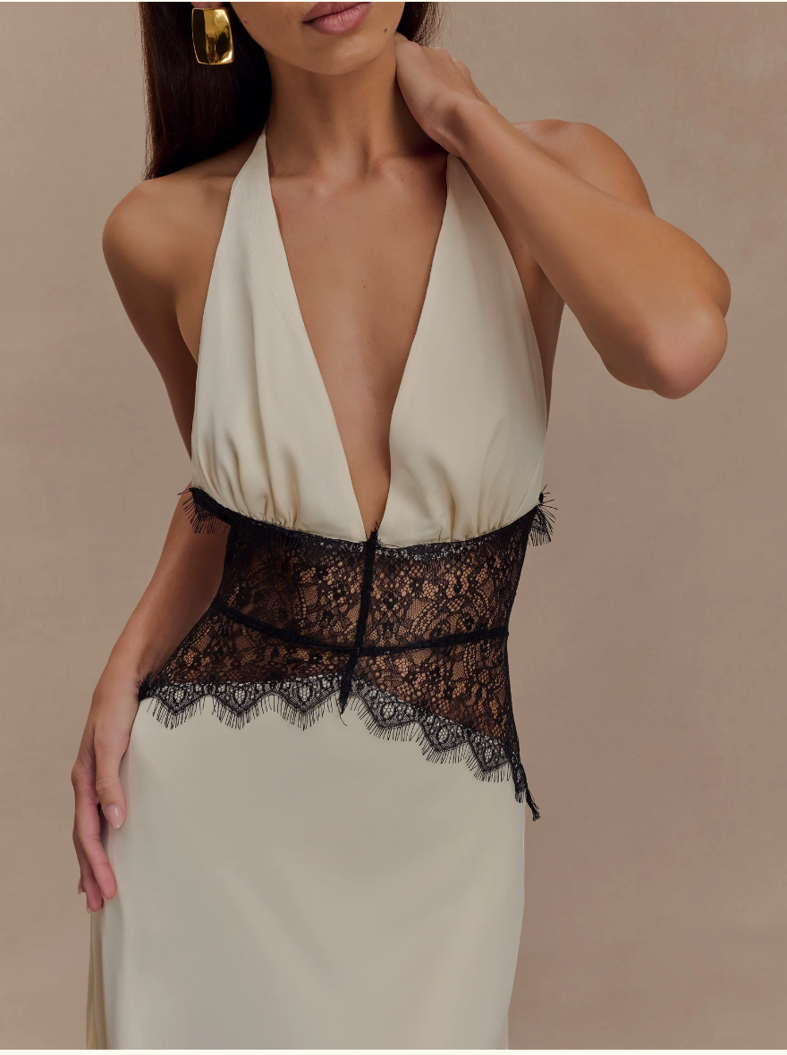 Elora | Halter Galajurk Dames | Satijnlook Zwarte Avondjurk | Kant & Open Rug | Diepe V‑Hals | Sexy & Elegant
