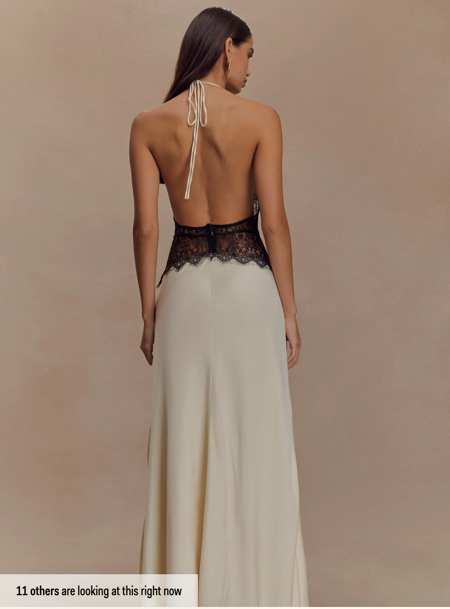 Elora | Halter Galajurk Dames | Satijnlook Zwarte Avondjurk | Kant & Open Rug | Diepe V‑Hals | Sexy & Elegant