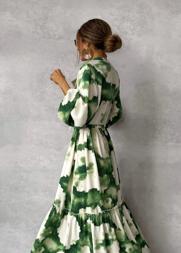 Solène™ | Bohemian Tie-Dye Maxi Jurk met V-Hals, Ballonmouwen en Gelaagde Rok