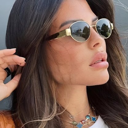 Elisandre™ | Dames Retro Ovale Zonnebril | Luxe Gouden Statement Montuur met UV-Bescherming en Brede Pootjes