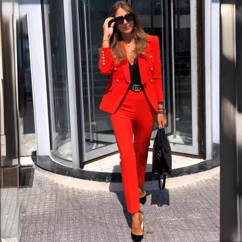 Valéris™ | Tweedelig Dameskostuum met Goudkleurige Knopen | Elegant Blazerpak met Getailleerde Blazer en Slim Fit Pantalon voor Werk of Gelegenheid